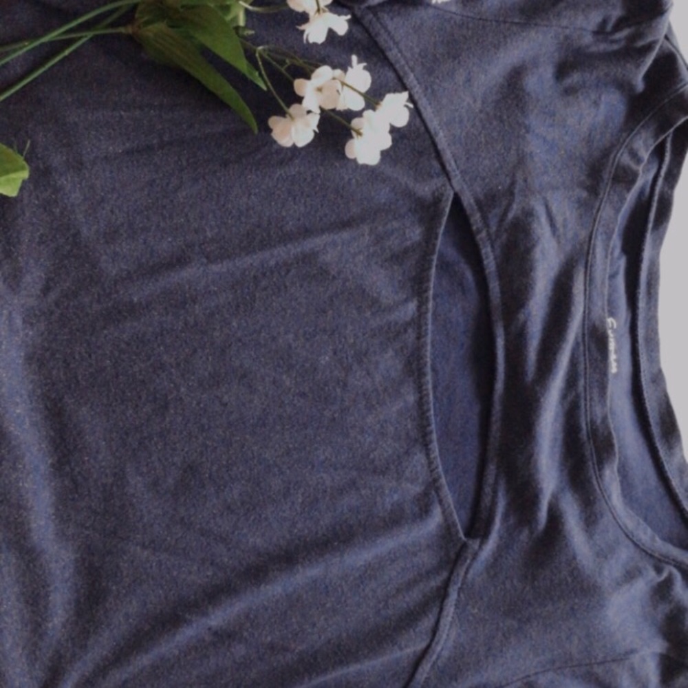 Basic T-shirt - Picture 2 of 3